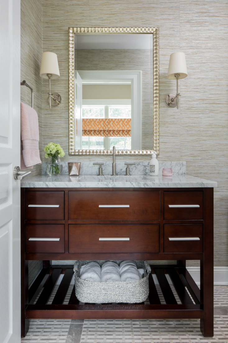 laurie-digiacomo-interiors-bathroom-design-gold-framed-mirror