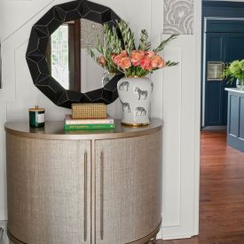foyer-round-mirror-bouquet-interior-design